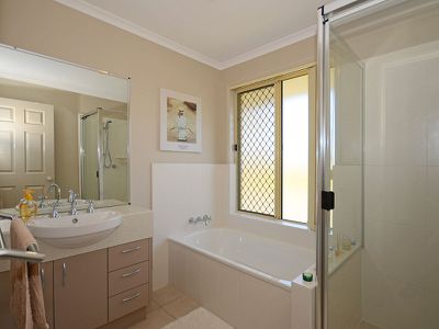 11 SOUTHFORK CCT, Burrum Heads