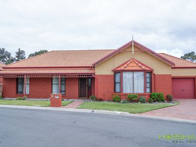 7 Hopkins Drive, Horsham