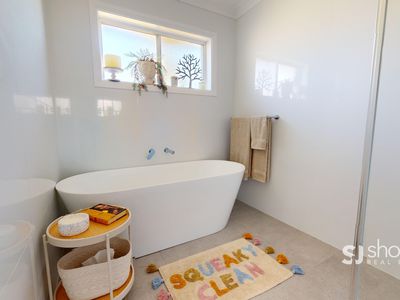 2 Maple Court, Dubbo