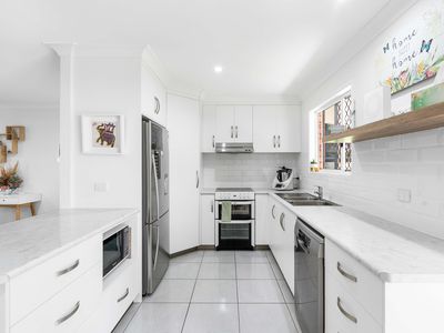 4 Lee Court, Bucasia