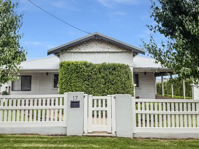 17 Regent Street, Forbes