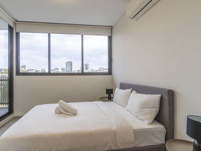 10132 / 19 Amalfi Dr , Wentworth Point