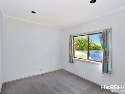8 Henderson Avenue, Horsham