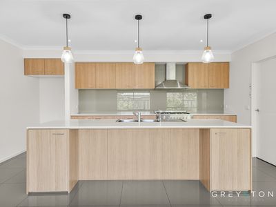 12 Patera Grove, Fraser Rise