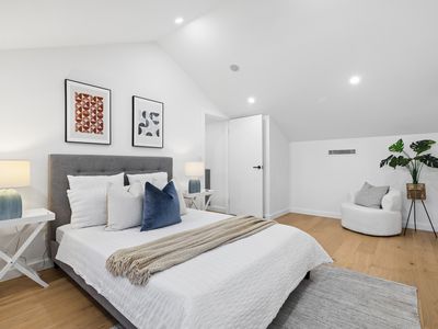 4 Bedroom / 9-9a Old Berowra Road, Hornsby