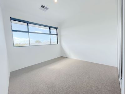 27 Jubilee Avenue, Success