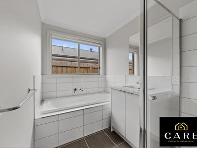 63 Merula Drive, Mambourin