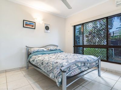 10 Rose Street, Gunn