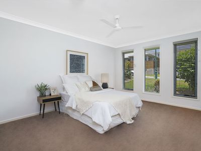 10 APRIL CRESCENT, Bridgeman Downs