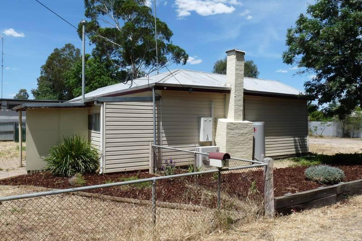 2 Bradshaw Street, Horsham