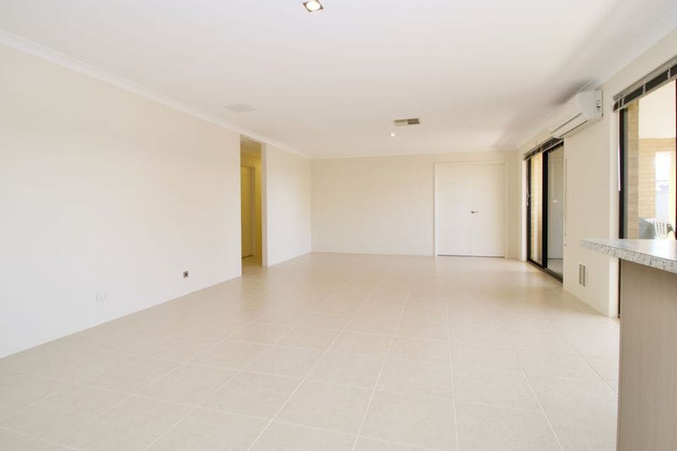 24 Almond Avenue , Shoalwater