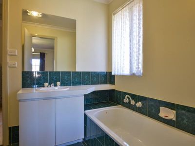 4 Holroyd Way, Boulder