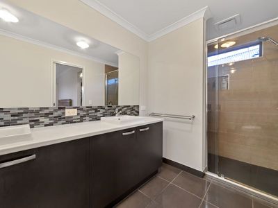 4 Elsey Way, Clyde North