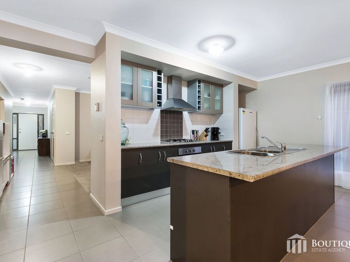 42 Kindred Avenue, Cranbourne North