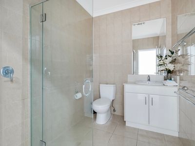 19 Summerland Ky, Broadbeach Waters