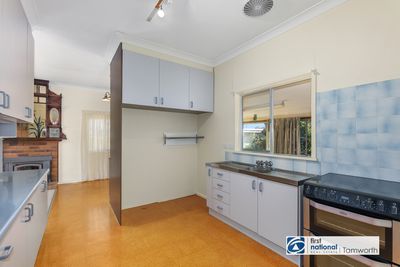 2 HERRING STREET, Nundle