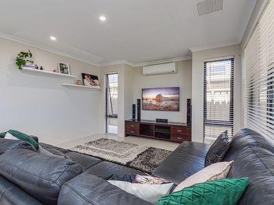 25 Flagtail Outlook, Yanchep