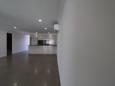 70 Mieka Crescent, Pimpama