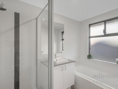 29 Grapple Road, Whitby