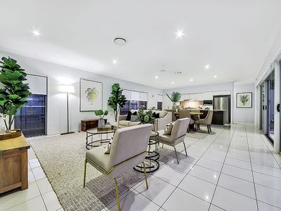 6 Thomson Place, Wakerley