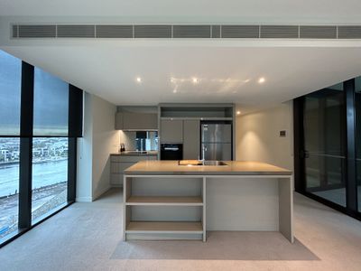 906 / 9 Waterside Place, Docklands