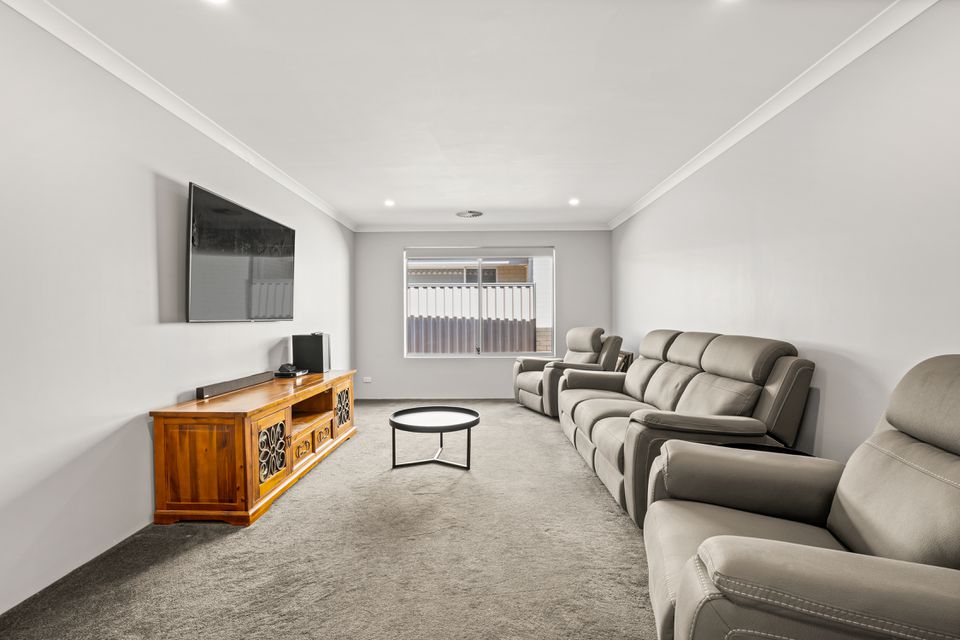 19 Calamocha Way, Piara Waters