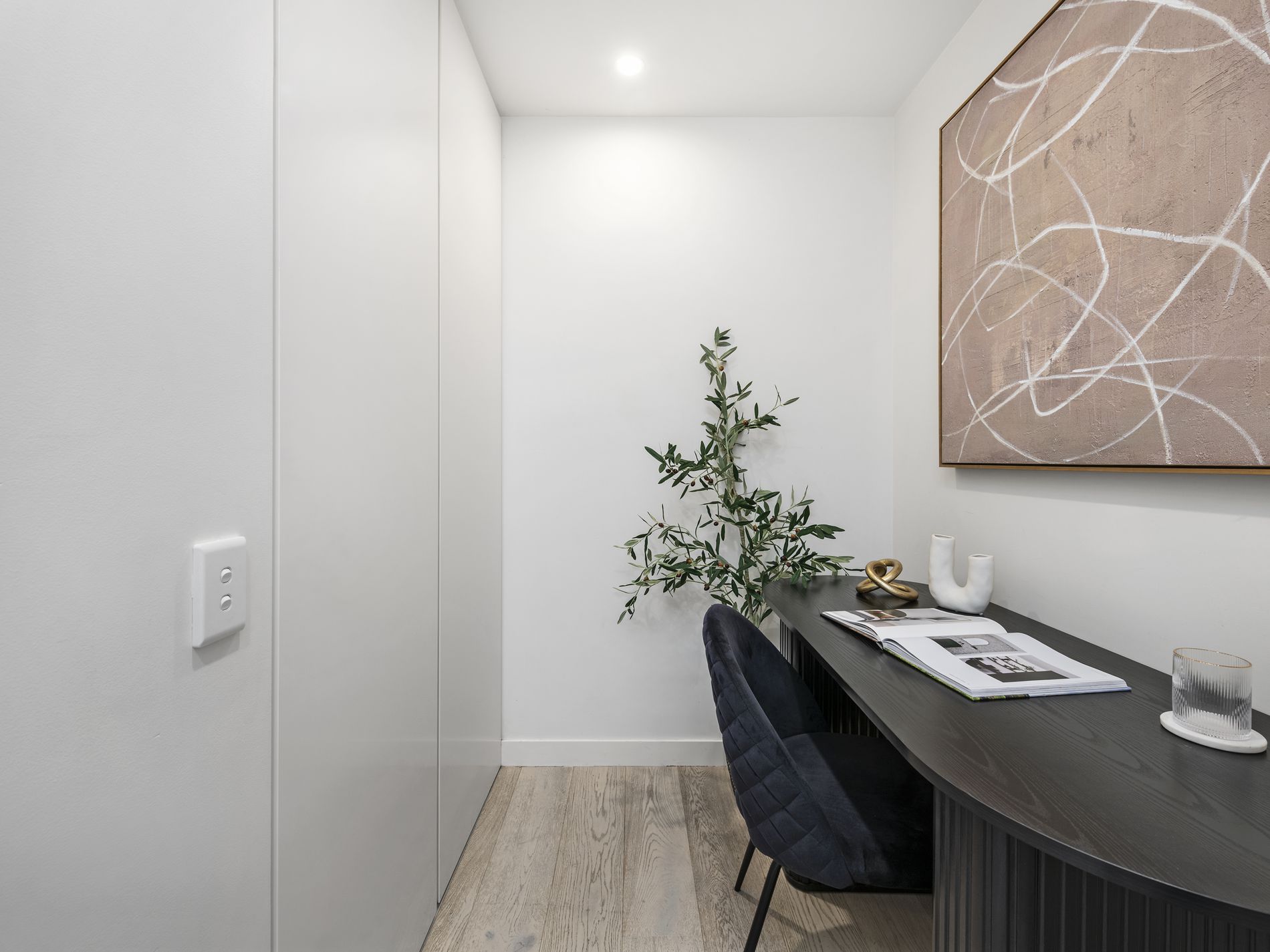 417 / 11 Solent Circuit, Norwest