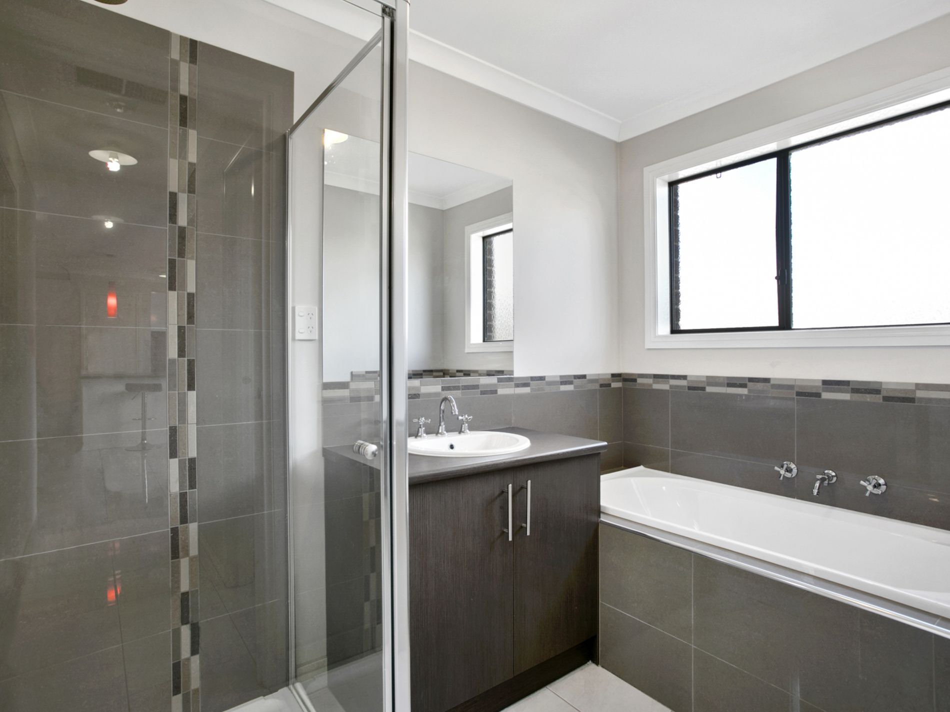 8 Yarraman Road, Manor Lakes