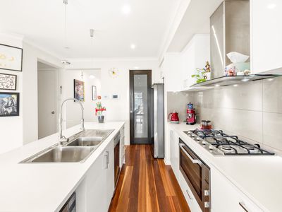 39 Holyoake Parade, Manor Lakes