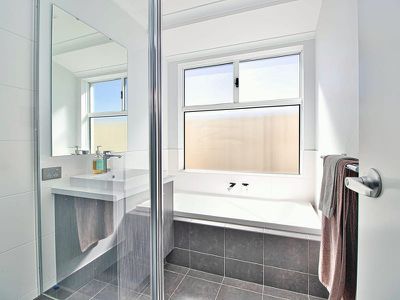 11 Winderie Road , Golden Bay