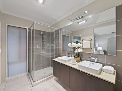 10 Saint Marys Close, Doolandella