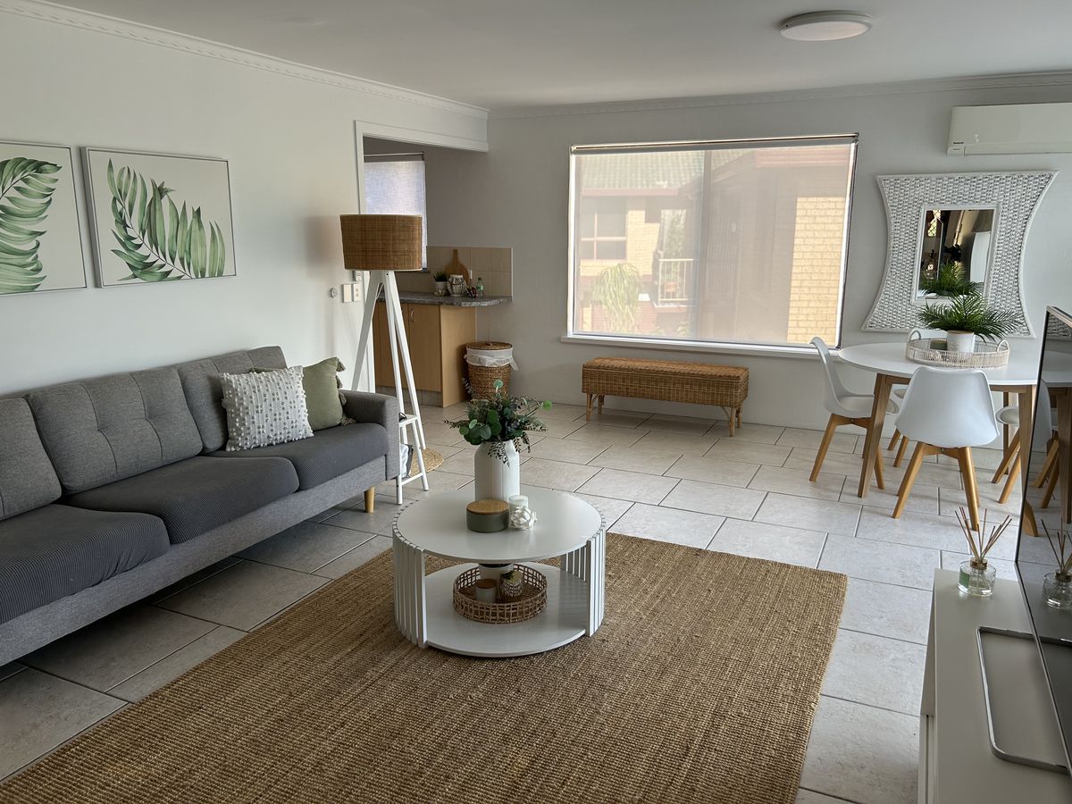 4 / 8 Angie Court, Mermaid Waters