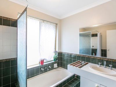 41 Redheart Drive, Thornlie