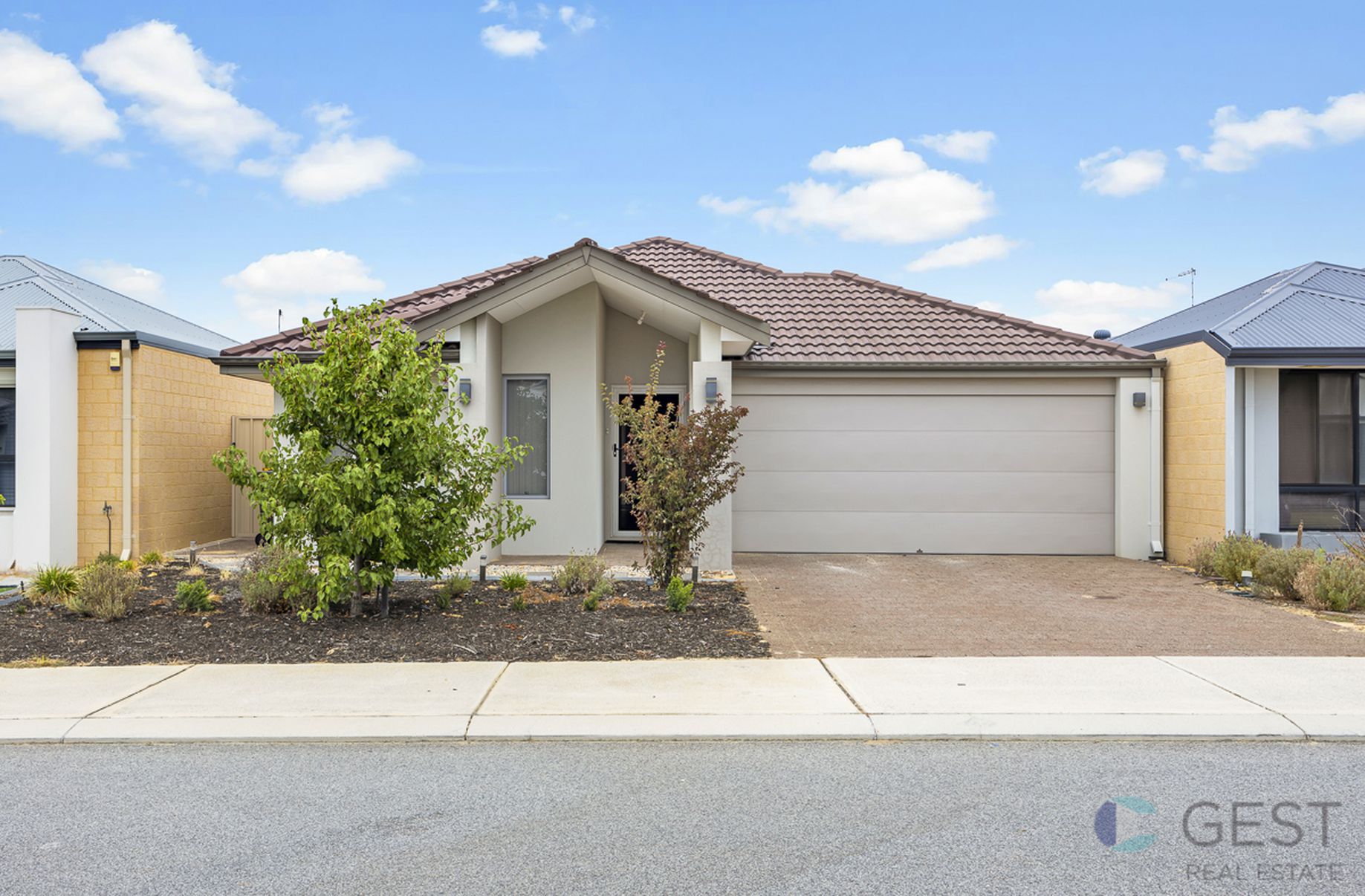 11 GRASMERE WAY, Aveley GEST Real Estate