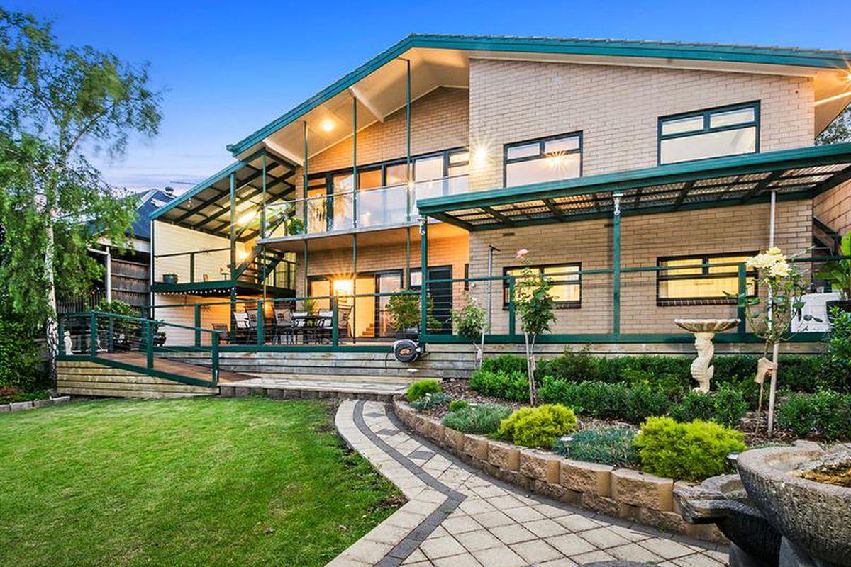 30 LAKE TERRACE WEST, Mount Gambier Complete Real Estate