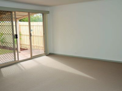 4 Bond Street, Hadfield