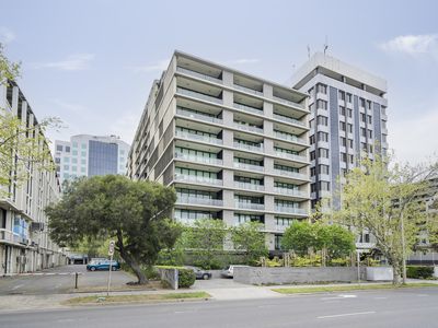 605 / 70 Queens Road, Melbourne