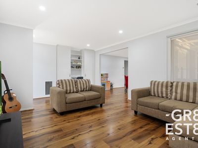 13 Bookham Way, Cranbourne West