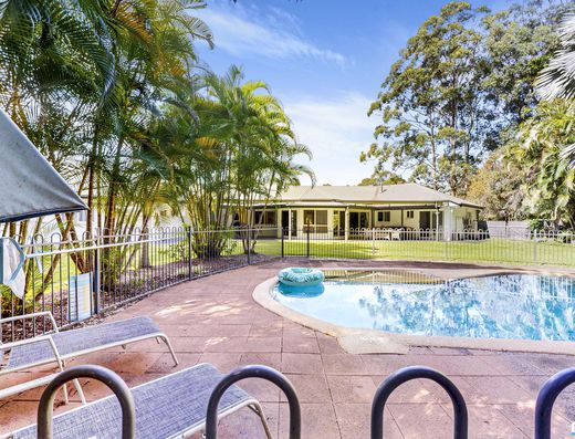 Elevated Privacy & Lifestyle on 2.5 Acres - Tinbeerwah's Hidden Gem image 8