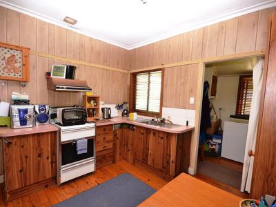 24 Lakeside Avenue, Mount Beauty
