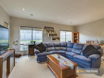 10 Fallingwater Drive, Pakenham