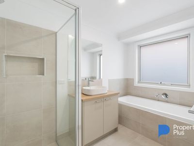 5 Rothschild Close, Epsom