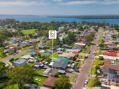 20 Campbell Parade, Mannering Park