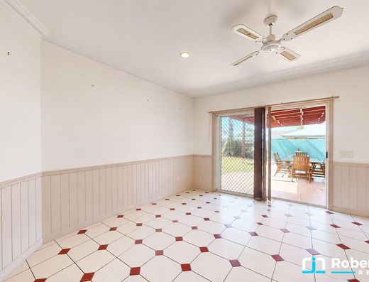 A Rare Opportunity on a North-Facing 880m² Block image 11
