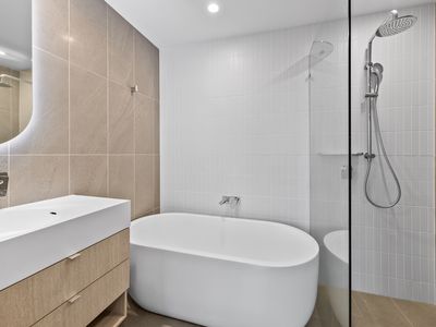 1007 / 15 Cannes Avenue, Surfers Paradise