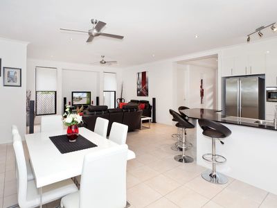 7 Palm Drive, Mooloolaba
