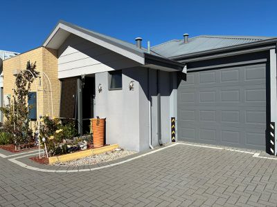 3 / 4 Balfour Road, Swan View