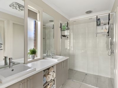 18 Delhi Street, Seymour