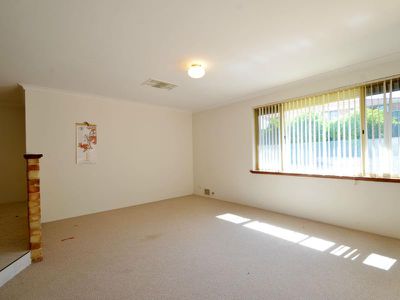 8 Rossetti Court, North Lake