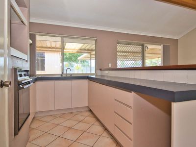 12 Mast Court , Waikiki